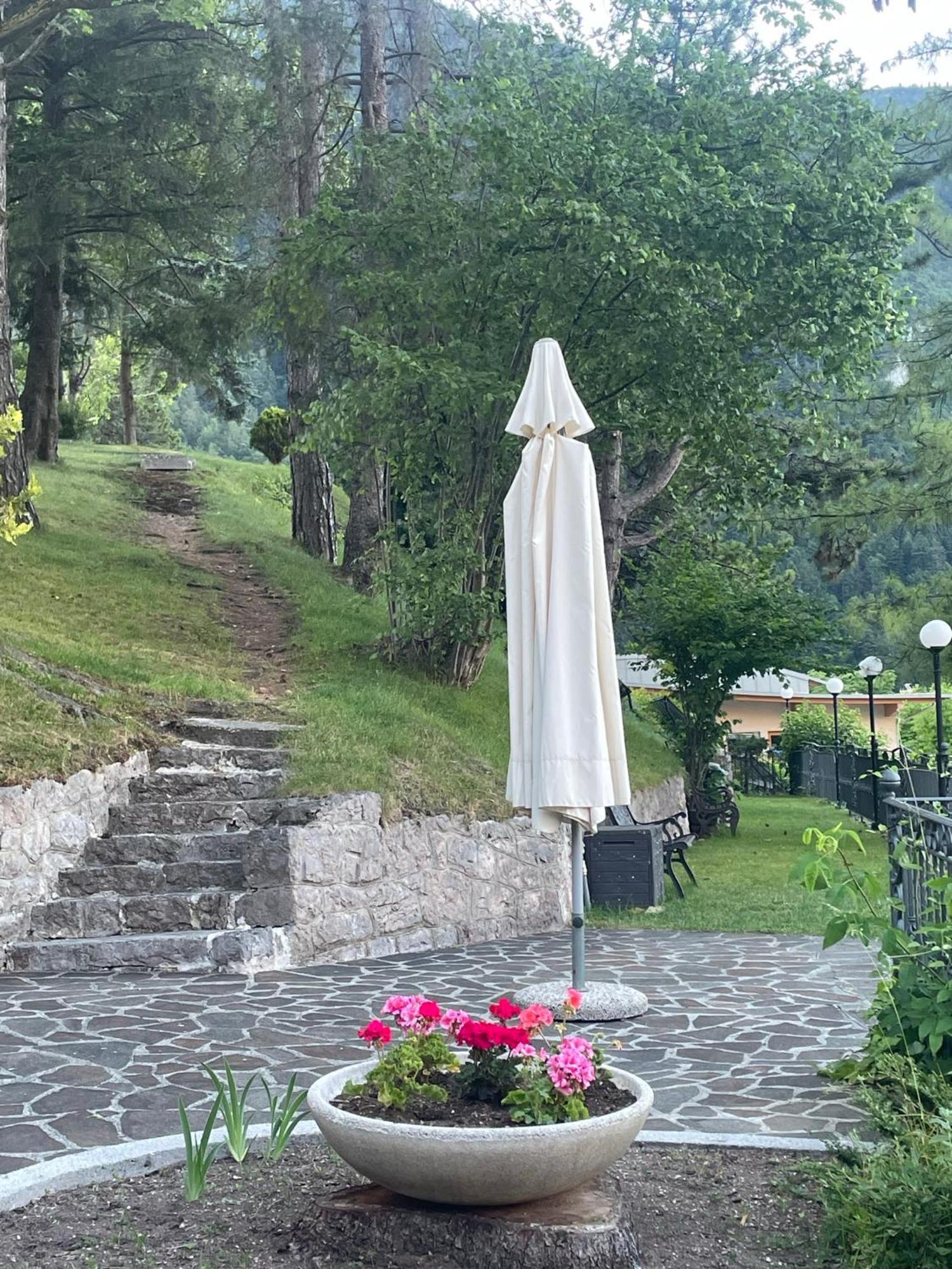 Hotel Miralago Wellness - Adults Only Molveno Exterior photo