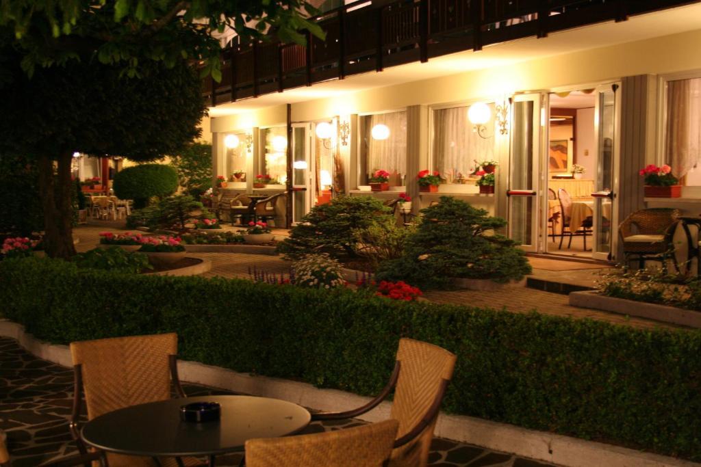 Hotel Miralago Wellness - Adults Only Molveno Exterior photo